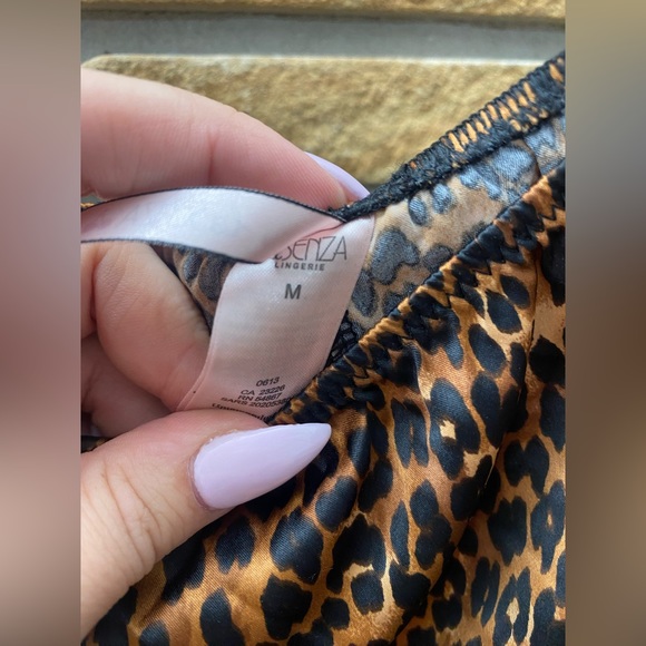 Medium cheetah lace satin sleep set - Picture 4 of 6